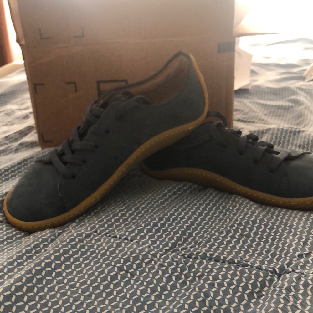 Youth vivo barefoot size 35 or US size 3.